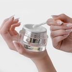 Plamine Emollient Rich Cream in Anwendung